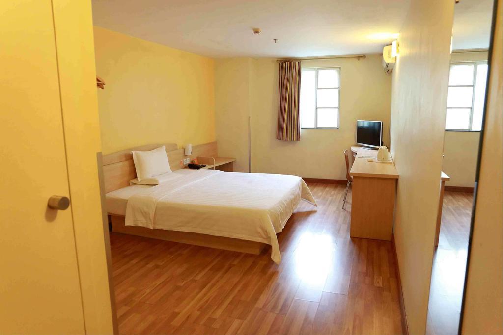 7Days Inn Dalian Heishijiao Software Park Room photo